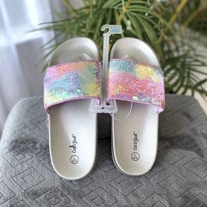 NWT CAT & JACK Slippers. Rainbow Sequined Slides. Kids Big Girl L 4-5